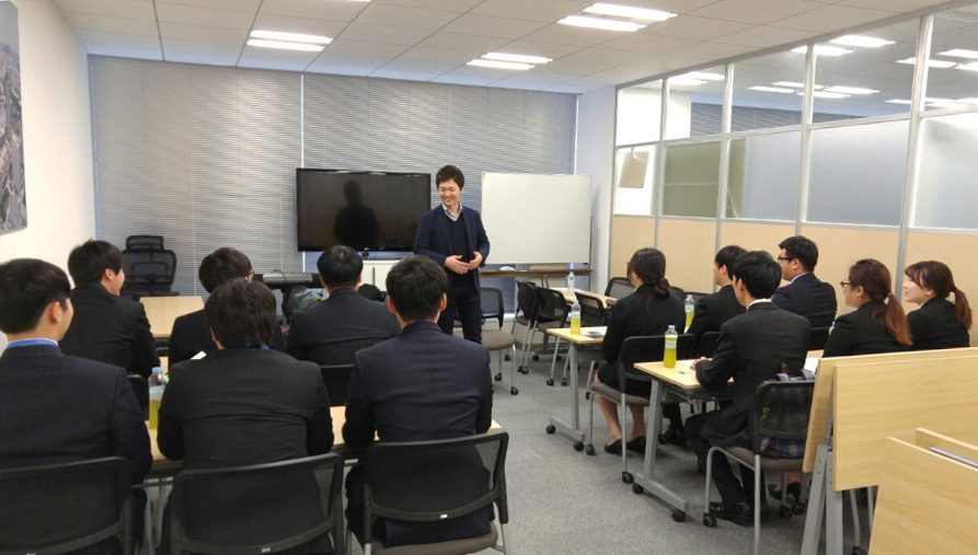  일본언어문화학과가 일본 IT회사를 방문하여 연수하는 모습.jpg